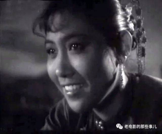 表演|60年代女星吴文华，美丽而温婉，《南海潮》主演