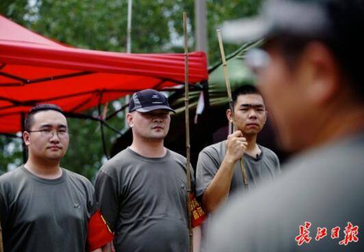 黄君豪|高考结束第二天，这个小伙的选择感动无数人...