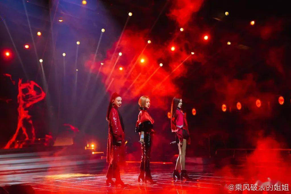 孟佳|万茜突然变油腻铁T,沈梦辰吴昕都换了头?