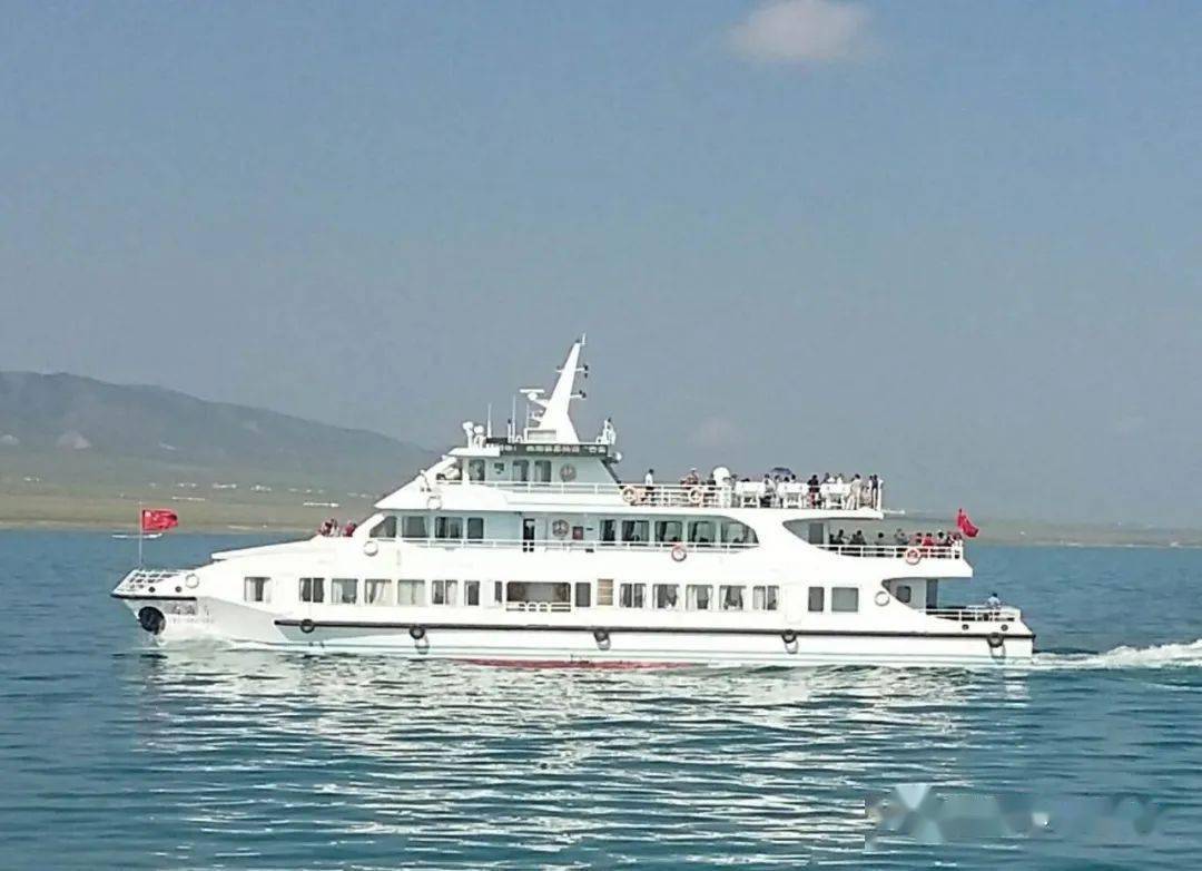 载客量大,船舶极具青海当地民族特色,两种船型提供湖面观光往返50分钟