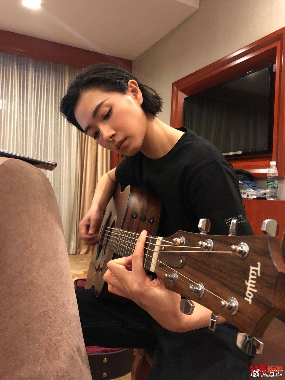 微博|万茜长沙出车祸右手骨折？本人刚刚回应了