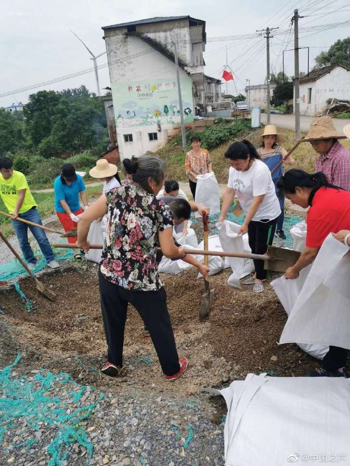 小时|退伍老兵连夜驾车10小时回家抗洪，看到大堤的那一刻他止不住泪