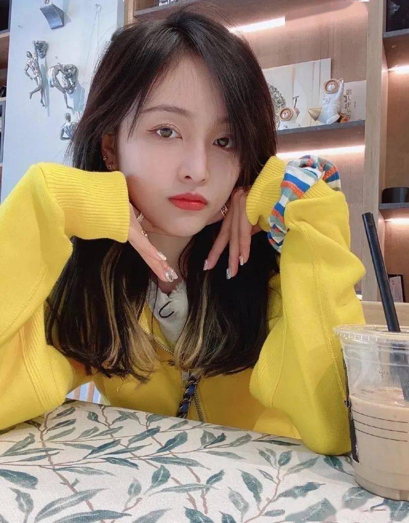 刘海|看了杨超越、Jennie们的非主流挑染 我居然有点心动