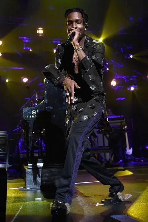 Jennie|继A$AP Rocky之后，Jennie、Kylie等人的种草又让蝴蝶元素在今年爆火。