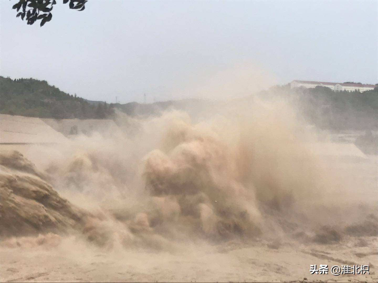 泄洪排沙小浪底与三门峡哪个更壮观