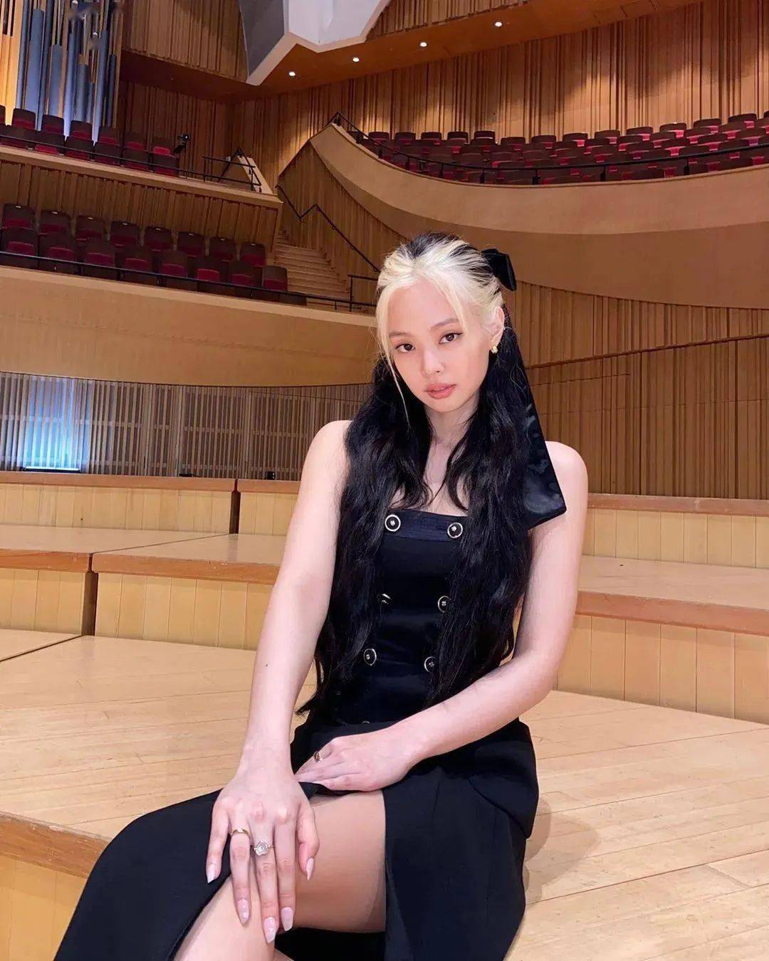 刘海|看了杨超越、Jennie们的非主流挑染 我居然有点心动