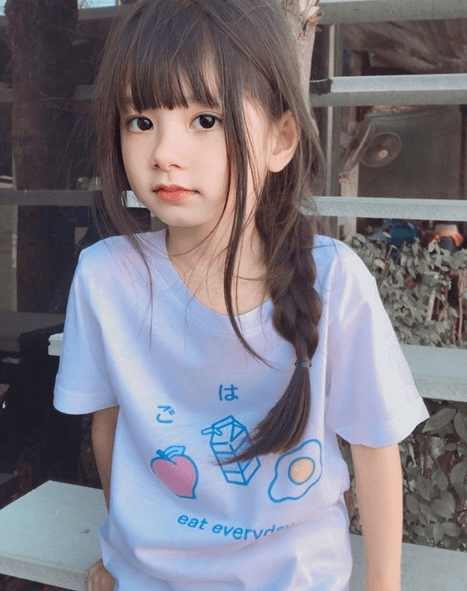 Onew|泰国6岁小萝莉凭借一组照片火爆ins，网友直呼：又来骗我们生女儿！