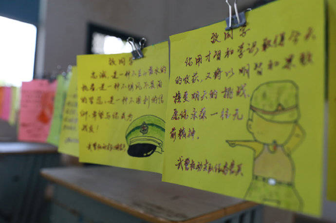 建德|又帅又暖！武警官兵离开建德之前，在学校留下了这些...