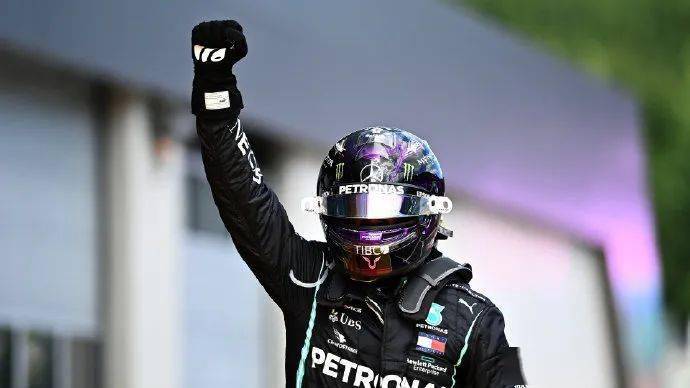 f1施蒂利亚大奖赛:正确的换胎策略,帮助汉密尔顿夺冠