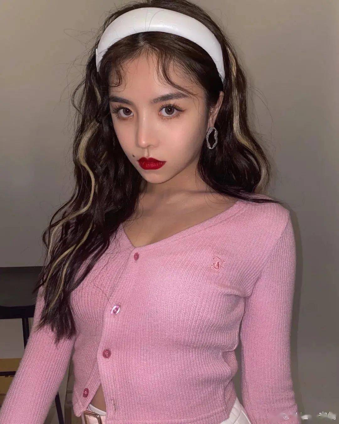 刘海|看了杨超越、Jennie们的非主流挑染 我居然有点心动