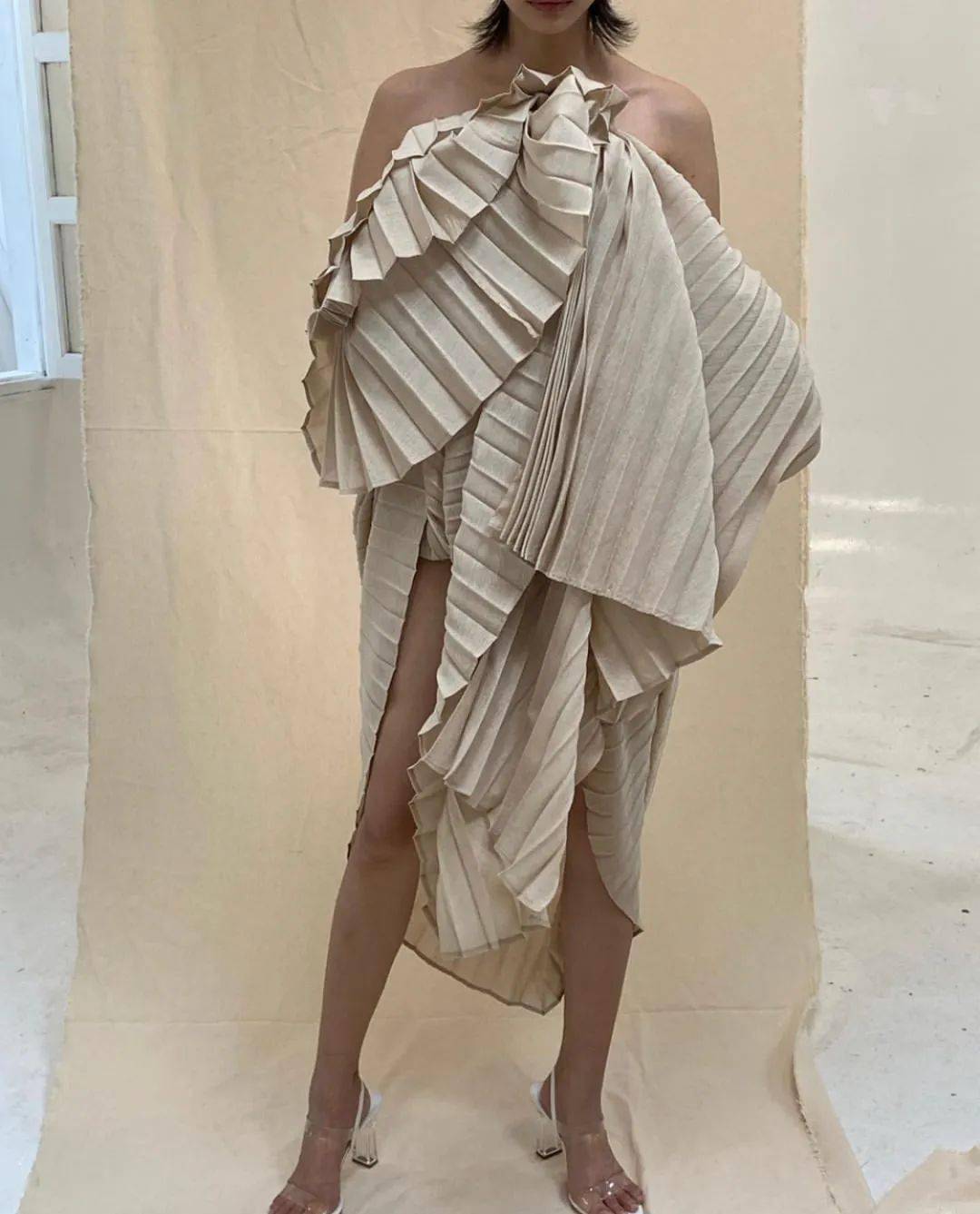 Lisa|“时尚边缘”的觉醒与喧嚣：与Lisa、宋妍霏、水原希子一起走进东南亚这片热情大陆！