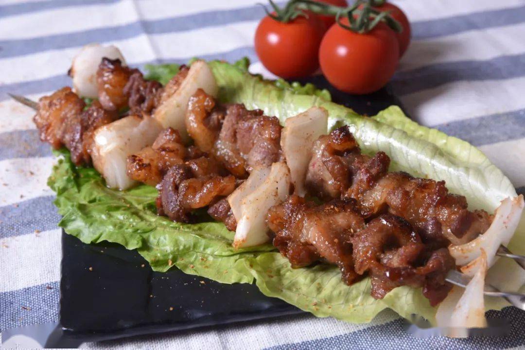 白洋葱|夏天到了怎么能少了美味烧烤？叉烧烤肉串