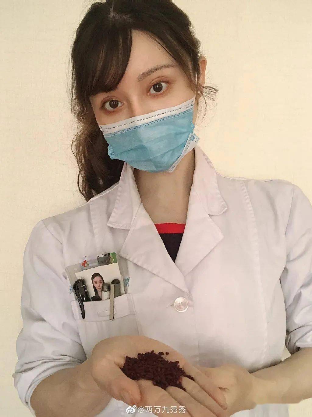 31岁女医生怀孕6月秀腹肌,网友:我还不如一个孕妇!_袁合荣