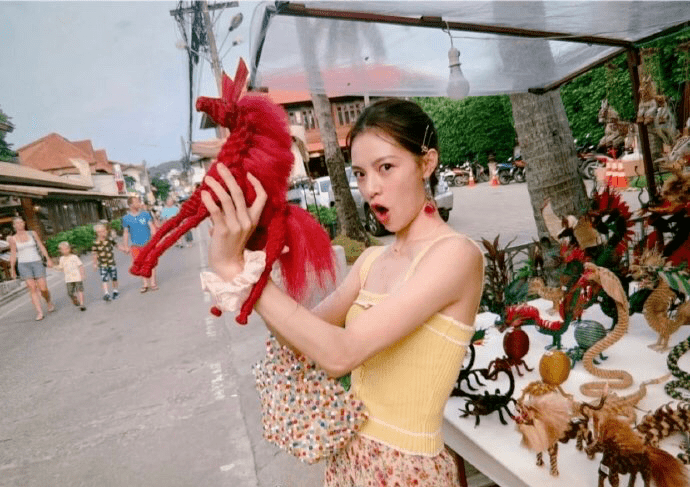 Lisa|“时尚边缘”的觉醒与喧嚣：与Lisa、宋妍霏、水原希子一起走进东南亚这片热情大陆！