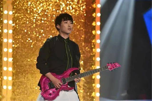 来自|朱迅、小尼发布电影海报《迅速爱上尼》？