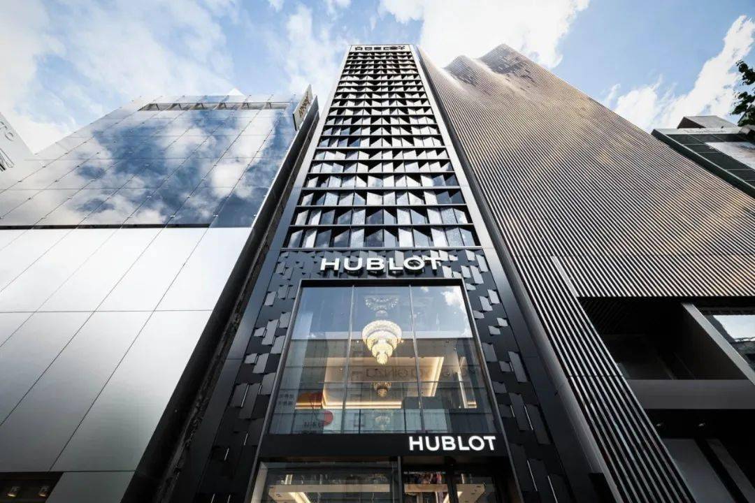 银座|LVMH 在东京银座的两个奢侈品店,丝般金属和水晶玻璃,各有各的高级