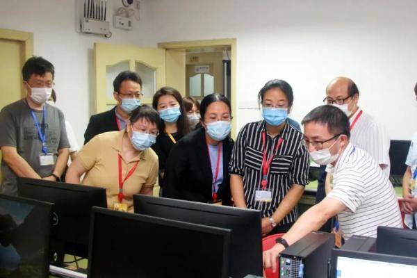 高考|【聚焦】考生家长代表今天“探秘”高考数学评卷点！