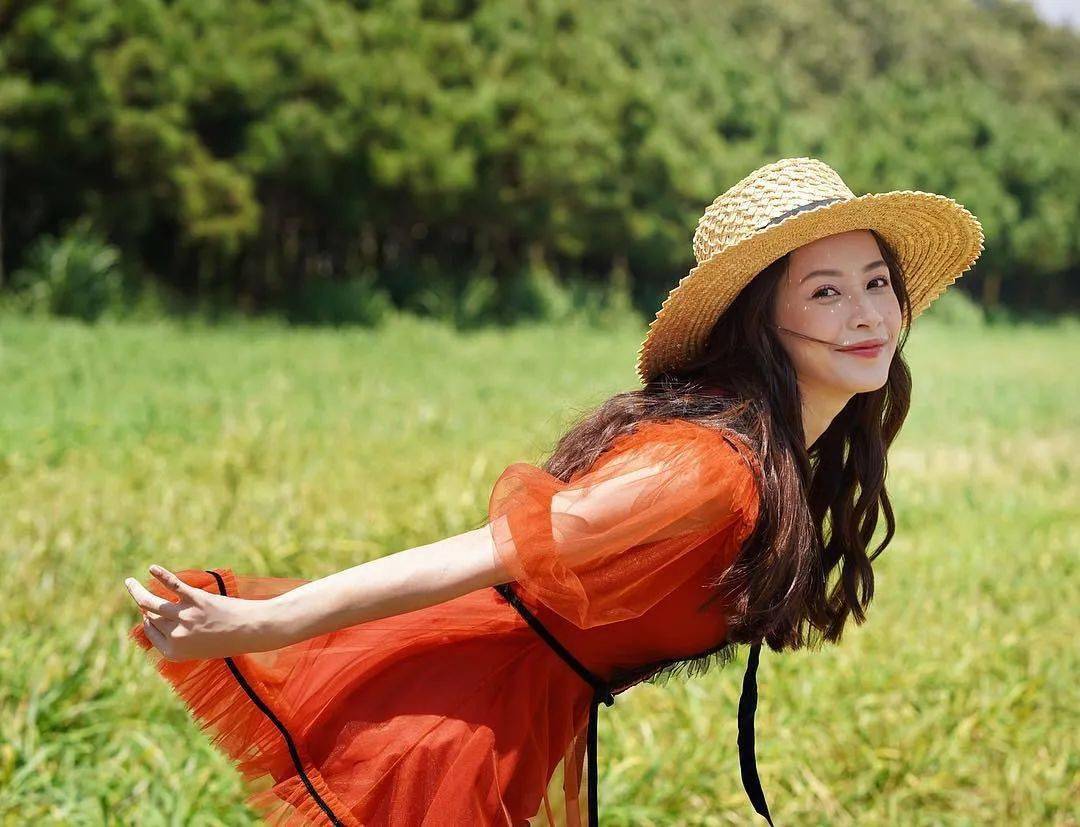 极品|靠犯规身材+绝美颜值成功“上位”！这位人间极品到底什么来头？