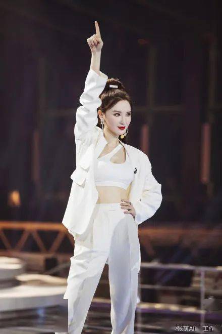 耳环|人狠话不多，厚积薄发的她们到底靠什么赢？深扒了舞台造型后大家都沉默了...