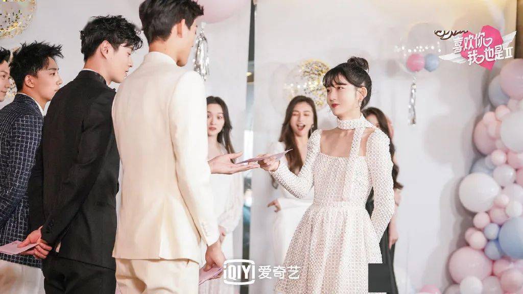 王晴|谈恋爱的女生和不谈恋爱的女生，到底能有什么差别？