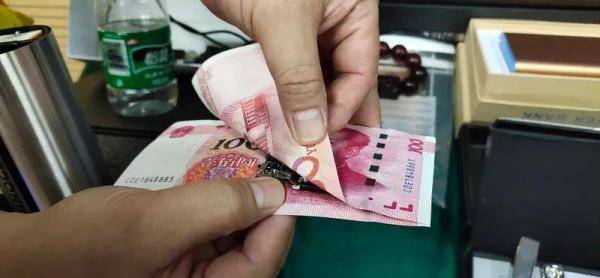 针孔|想逃？孕妇举报后，车长锁车抓人！画面太解气