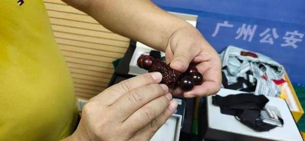 针孔|想逃？孕妇举报后，车长锁车抓人！画面太解气