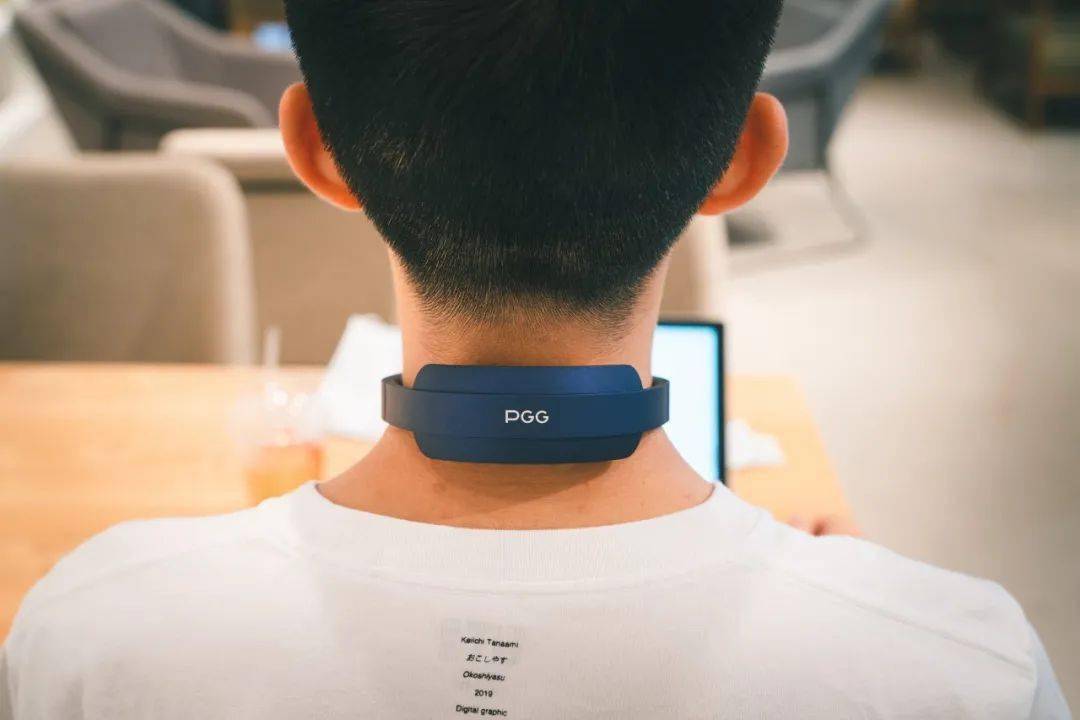 call|众明星打call～！能折叠放进口袋的按摩仪，随时拯救颈椎不适，真舒服！