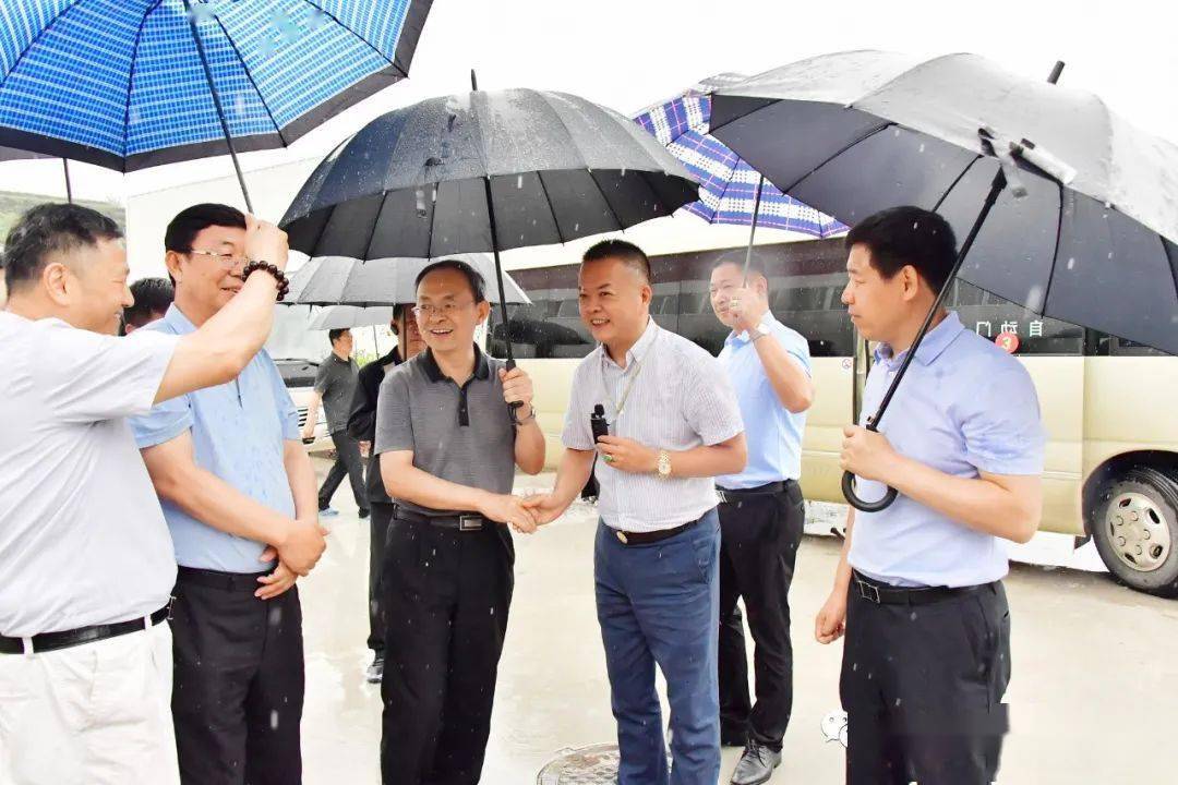 冒雨观摩检查山西神达朝凯芦芽山农业开发有限公司创办