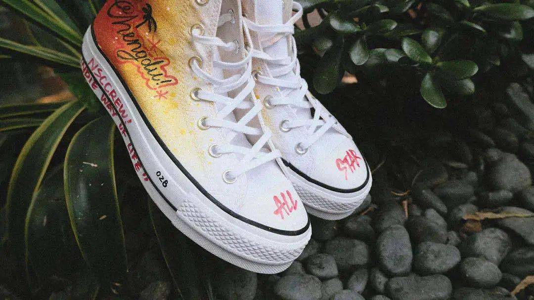 球鞋|#DEAL分享#【 这才是「小白鞋」的正确打开方式! 】