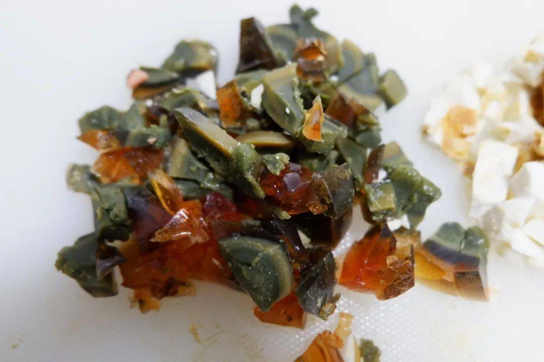 涼菜中的顏值擔當就是它了，一口吃下三種蛋，不需要醬汁都鮮香 熱愛美食 第28张