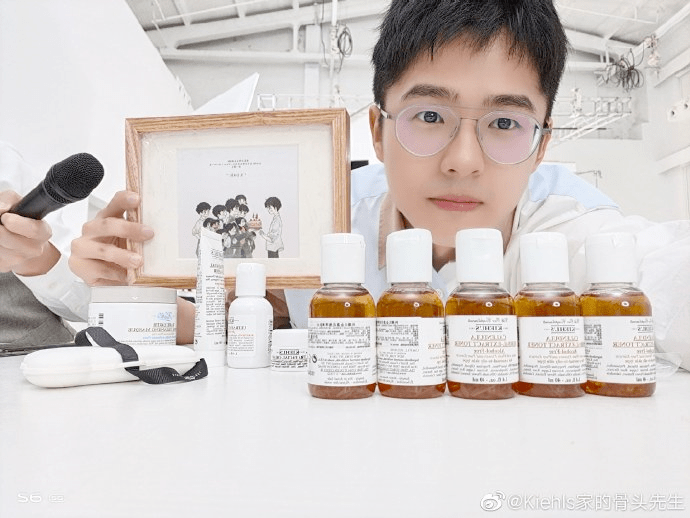 痘痘|大揭秘：她们真的从来不长痘吗？