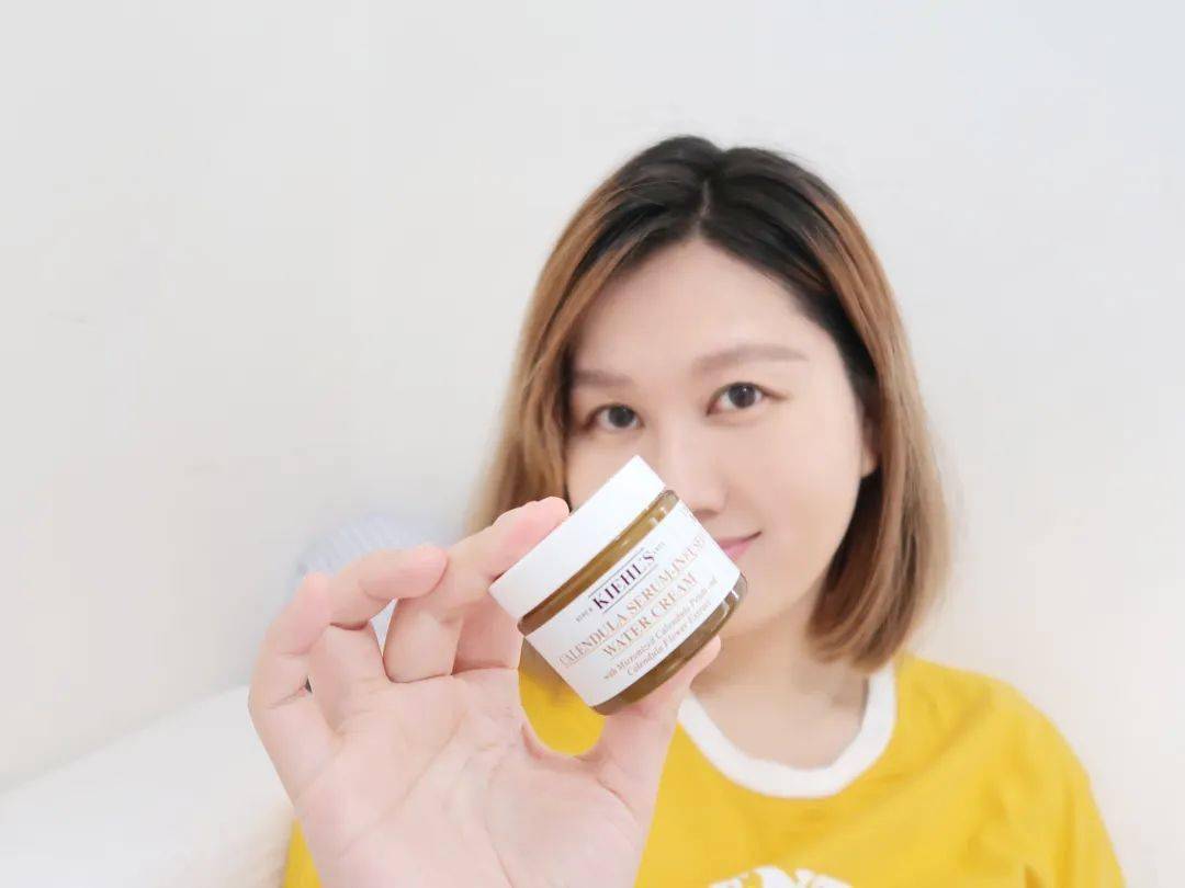 痘痘|大揭秘：她们真的从来不长痘吗？