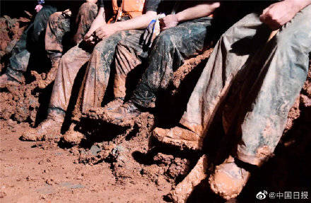 抗洪|泪目！抗洪前线的震撼瞬间