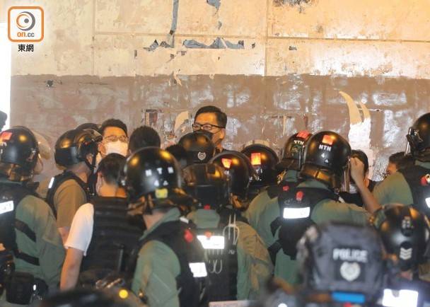 警告|香港元朗商场内，紫旗警告！