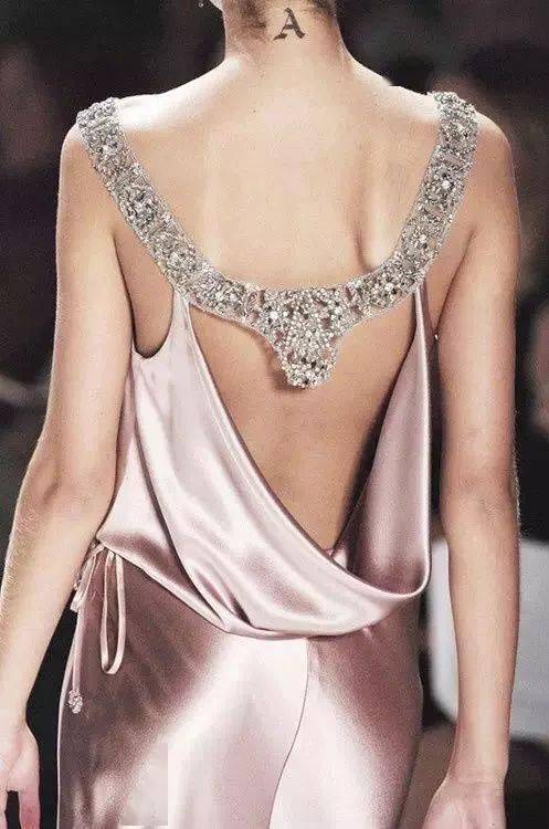 服装|时装秀场上美到窒息的"背影杀杀杀杀手"?神仙设计师俘获芳心的秘诀就是不放过任何一个细节!