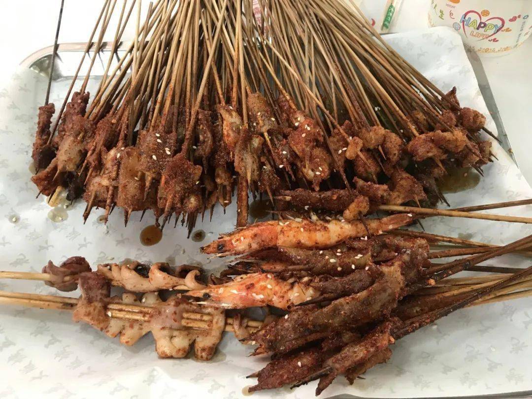 宜宾|特色五花肉+多种荤素烤串+凉拌毛豆+汤包+红糖冰粉~宜宾烤串品牌，正宗川味~【大版烤五花】仅58元享2-3人餐