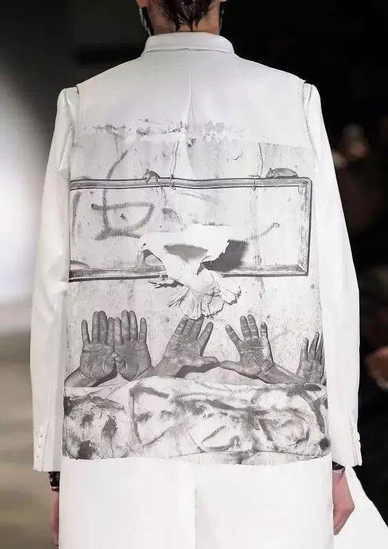 服装|时装秀场上美到窒息的"背影杀杀杀杀手"?神仙设计师俘获芳心的秘诀就是不放过任何一个细节!