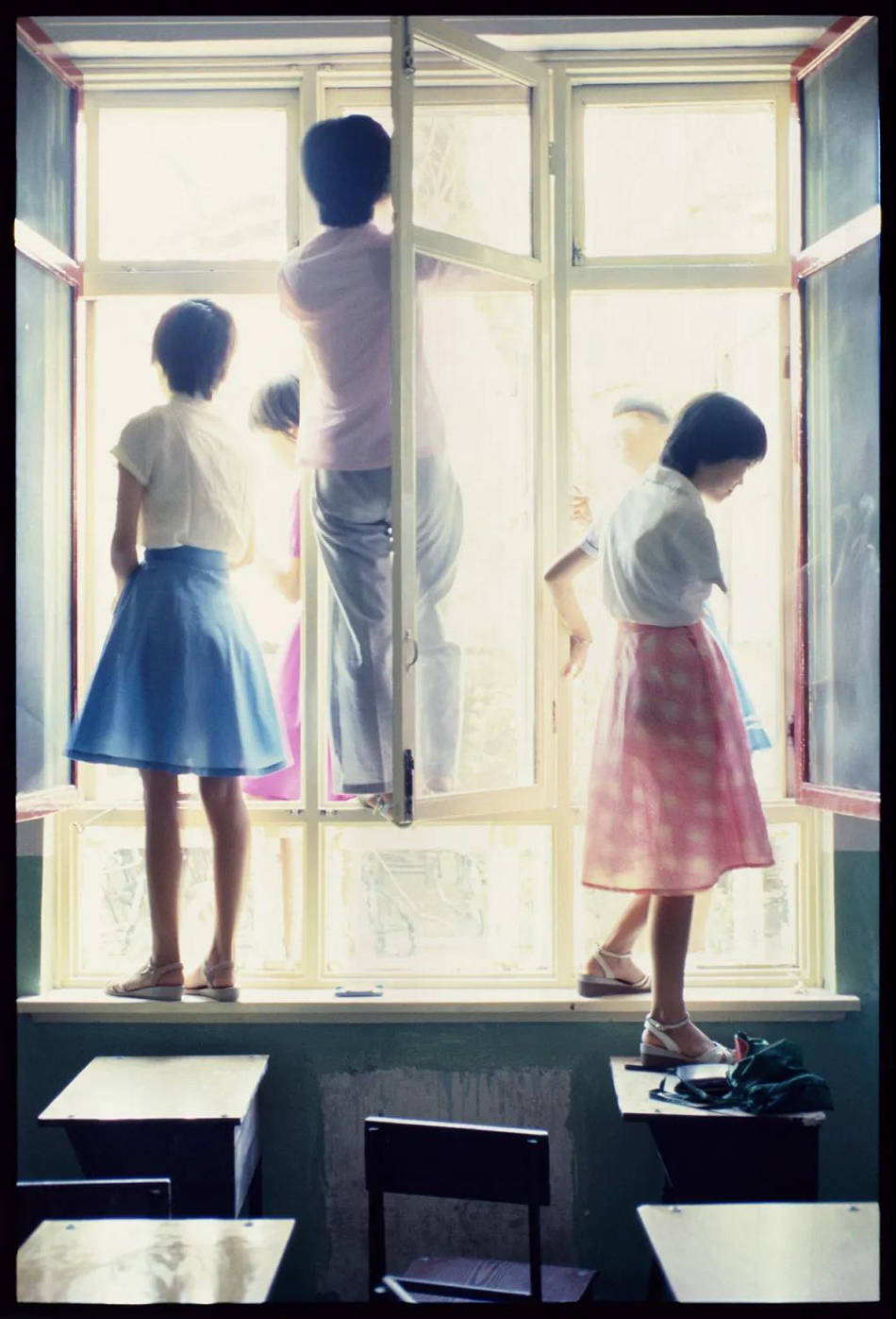 摄影展|看展览｜“时间胶囊”摄影展：《八十年代中学生》上海首展