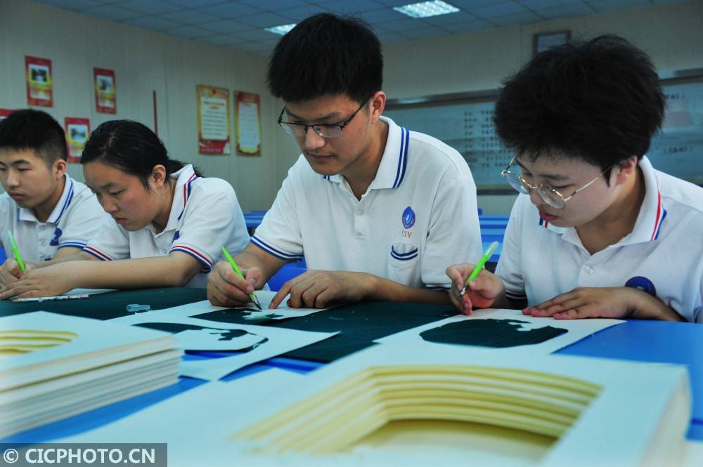 抗洪|江苏睢宁：纸艺作品致敬抗洪英雄