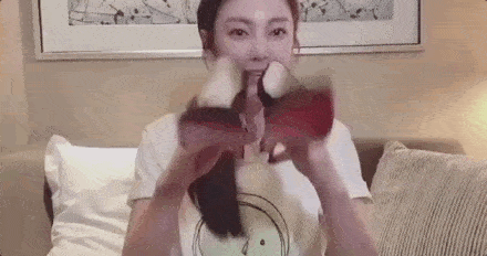 闲置|伊能静卖“原味”T被追着骂？扒完她的土味闲鱼，我却黑不动了……