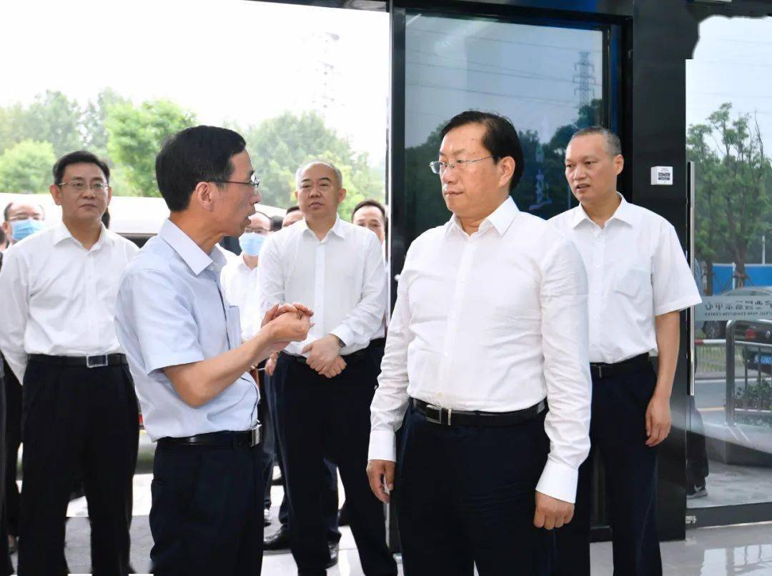 7月21日,湖北省委常委,武汉市委书记王忠林赴青山区(武汉化工区)调研