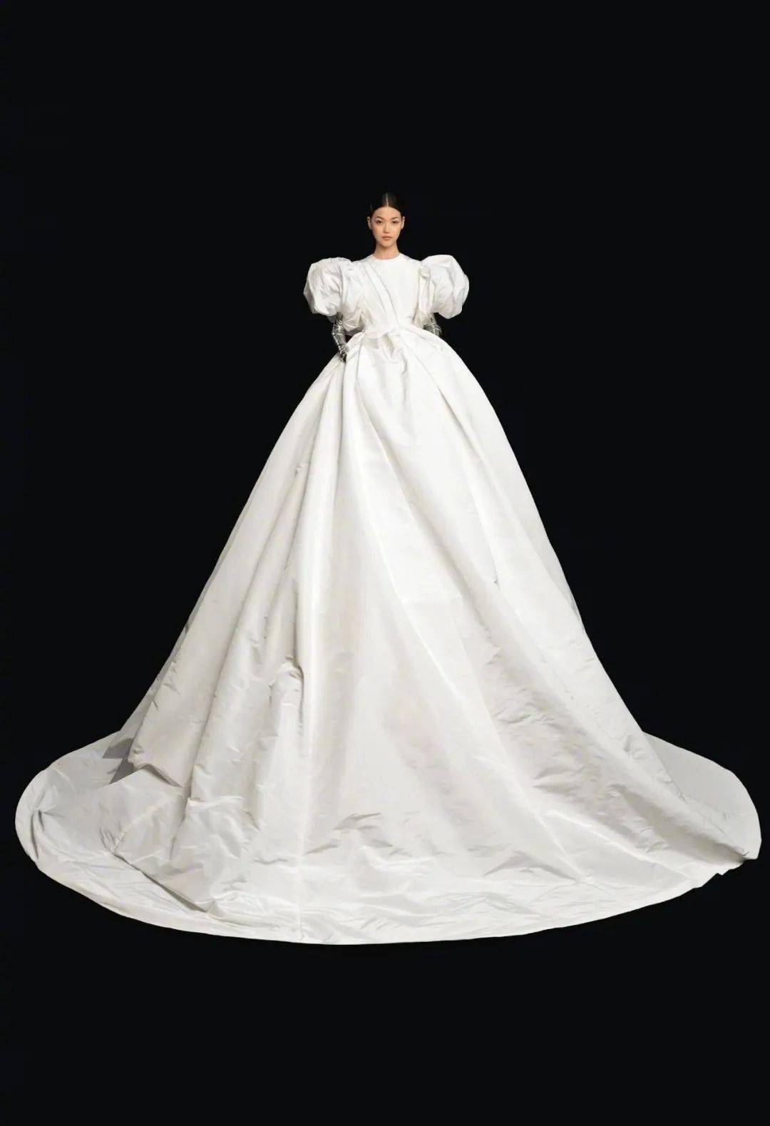 时装|如梦如幻的歌剧魅影,即使不闭上双眼也能看见梦,这一季Valentino高定系列美哭了!