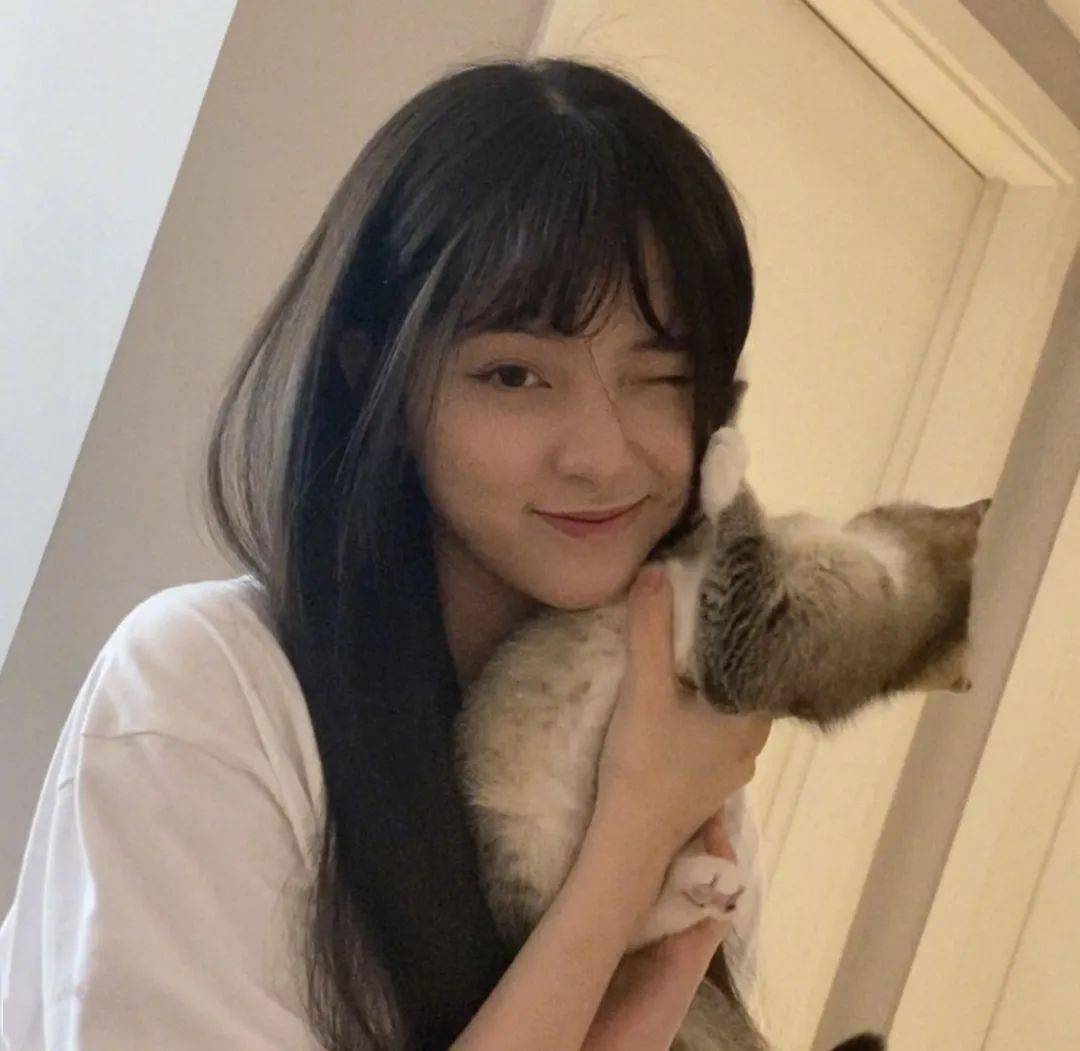 香水|不知道选什么香水？跟着欧阳娜娜、赵露思、关晓彤……购买就行了