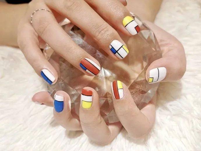 指尖|潮流美甲，藏在指尖的优雅艺术