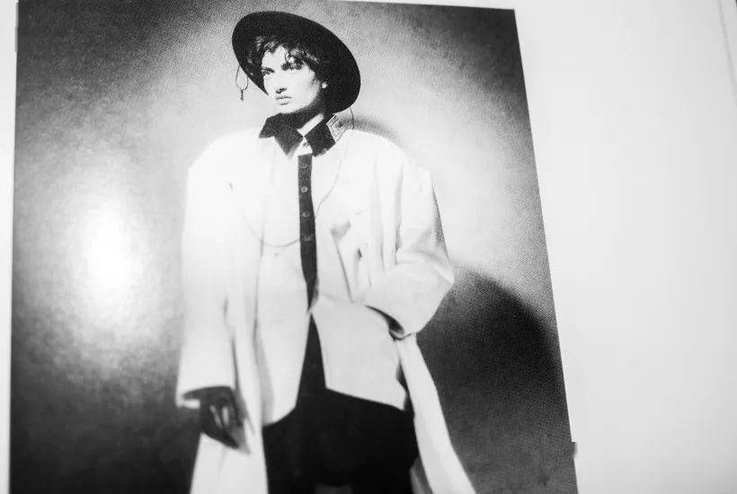 Simons|你愿意花一件单品的钱买一本品牌档案吗？