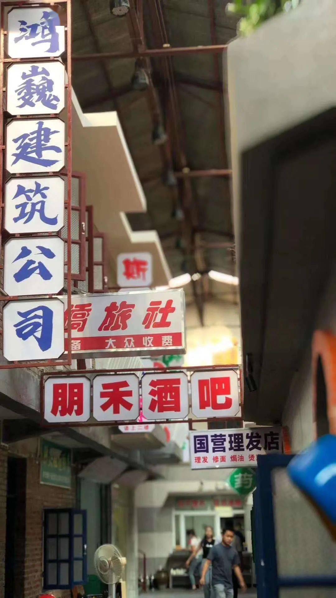 年代|一口吃出年代感，拍个照都是满满回忆芒市这家怀旧餐厅