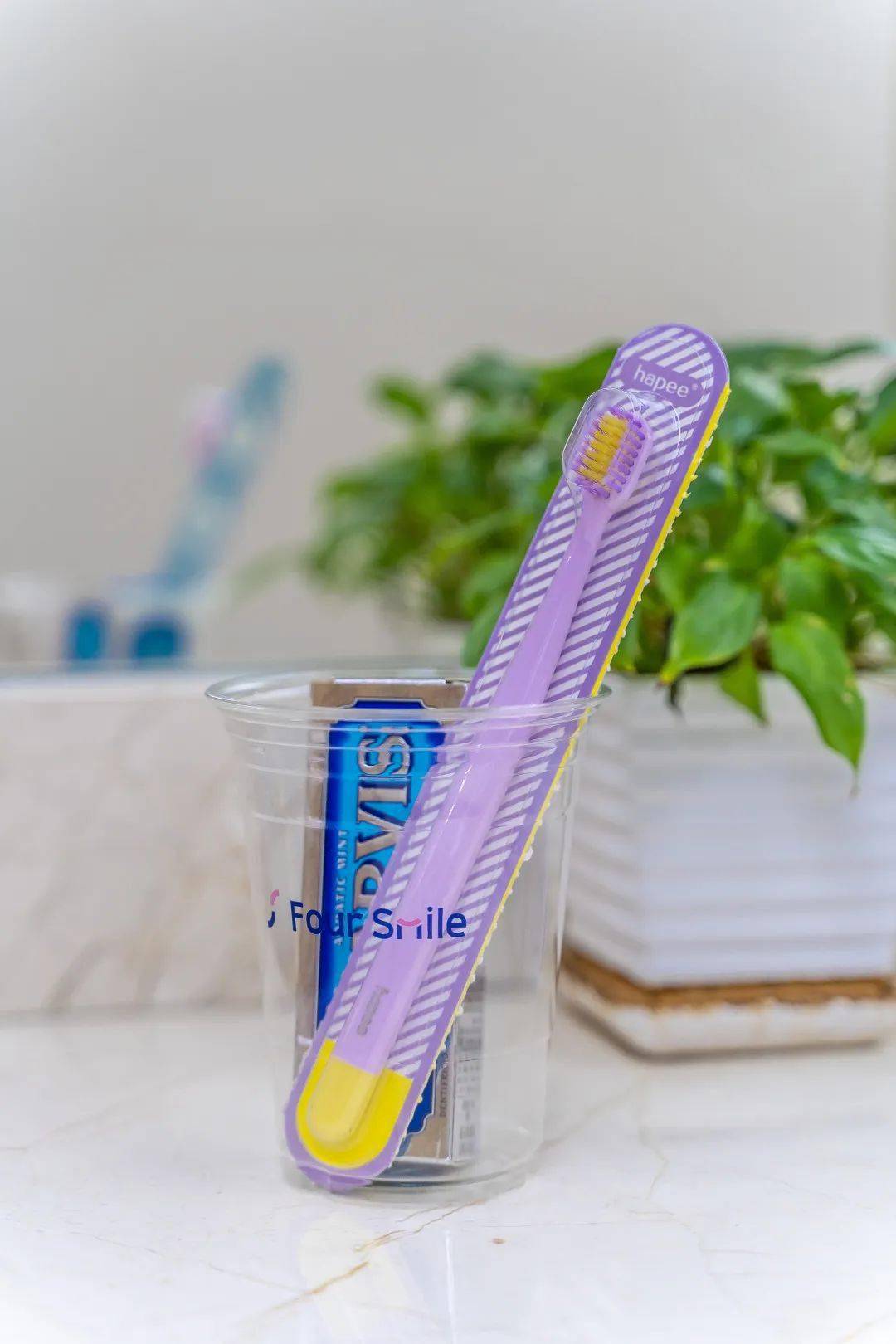 口腔|摘掉口罩也自信，暑期明星同款隐适美牙齿矫正直接半价！