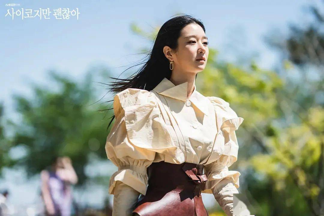 欧尼|摸了金秀贤腹肌的她，连化妆台都被曝光了！