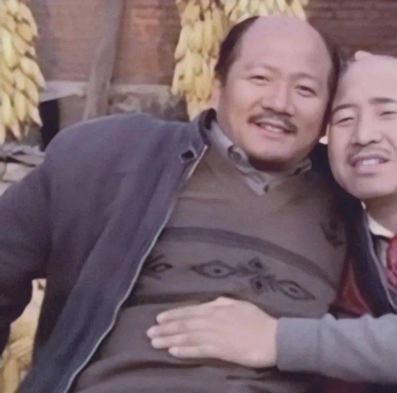 特别污情侣头像摸下面一人一半图片