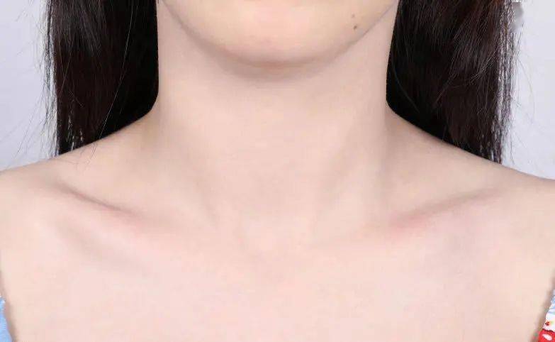 肤色|脖子比脸黑太多？夏日的宝藏救星，没想到竟是它！